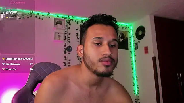 Snapshot of Raf_brunette chatting on January 9, 9:59 am Raf brunette online show from January 9, 9:59 am