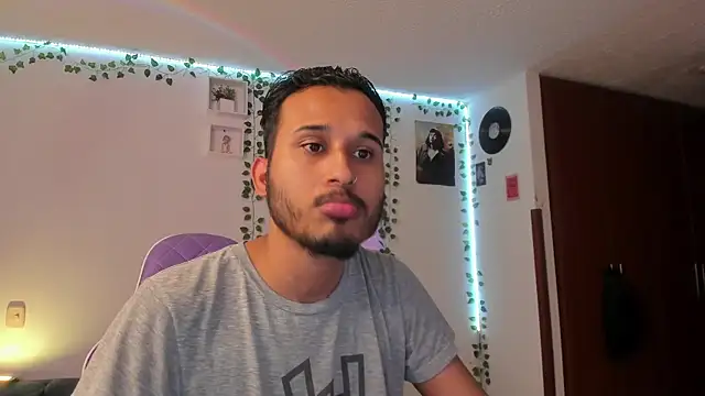 Snapshot of Raf_brunette chatting on January 20, 11:02 am Raf brunette online show from January 20, 11:02 am