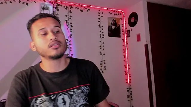 Snapshot of Raf_brunette chatting on February 15, 11:39 am Raf brunette online show from February 15, 11:39 am