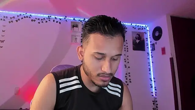 Snapshot of Raf_brunette chatting on February 17, 11:34 am Raf brunette online show from February 17, 11:34 am