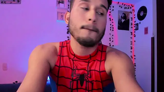 Snapshot of Raf_brunette chatting on February 28, 9:15 am Raf brunette online show from February 28, 9:15 am