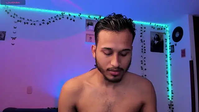 Snapshot of Raf_brunette chatting on March 4, 12:33 pm Raf brunette online show from March 4, 12:33 pm