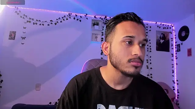 Snapshot of Raf_brunette chatting on March 5, 11:49 am Raf brunette online show from March 5, 11:49 am