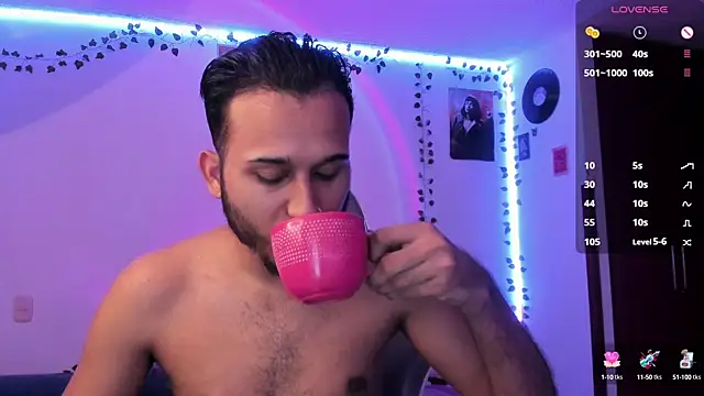 Snapshot of Raf_brunette chatting on March 8, 10:22 am Raf brunette online show from March 8, 10:22 am