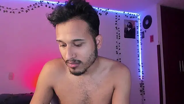 Snapshot of Raf_brunette chatting on March 12, 10:26 am Raf brunette online show from March 12, 10:26 am