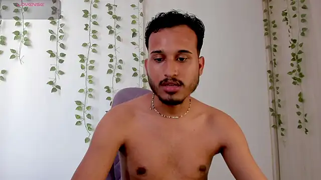 Snapshot of Raf_brunette chatting on September 11, 2:39 pm Raf brunette online show from September 11, 2:39 pm