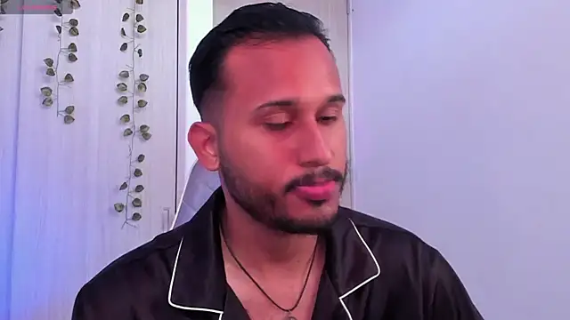 Snapshot of Raf_brunette chatting on December 19, 1:51 pm Raf brunette online show from December 19, 1:51 pm