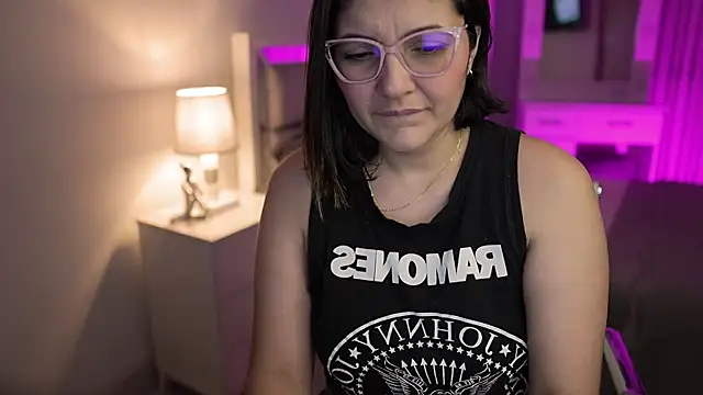 Camilaa bueno online show from December 15, 1:24 am