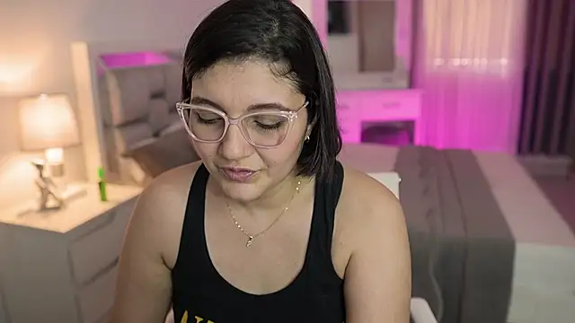 Camilaa bueno online show from January 1, 8:58 pm