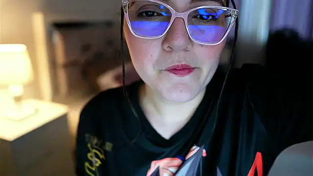 Snapshot of Camilaa_bueno chatting on February 21, 10:33 pm Camilaa bueno online show from February 21, 10:33 pm