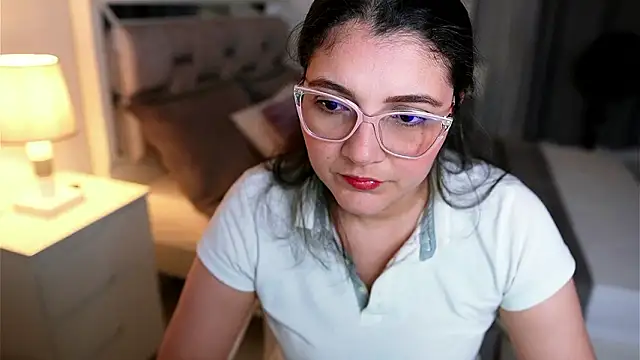 Snapshot of Camilaa_bueno chatting on March 1, 11:07 pm Camilaa bueno online show from March 1, 11:07 pm