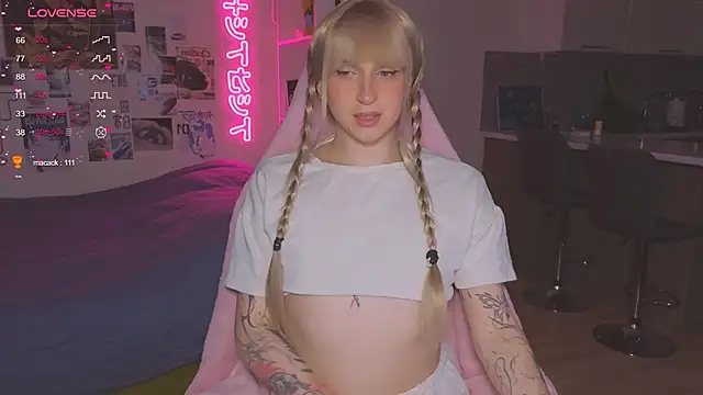 p1nkvenom online show from November 29, 8:39 am