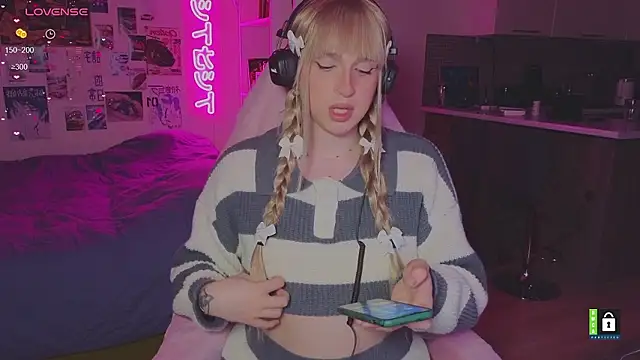 p1nkvenom online show from February 28, 3:13 pm