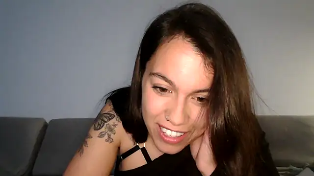 Snapshot of AmaraBella69 chatting on December 11, 10:27 pm AmaraBella69 online show from December 11, 10:27 pm