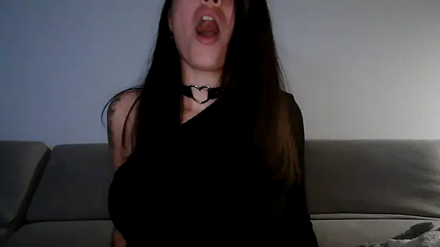 Snapshot of AmaraBella69 chatting on December 16, 10:24 pm AmaraBella69 online show from December 16, 10:24 pm