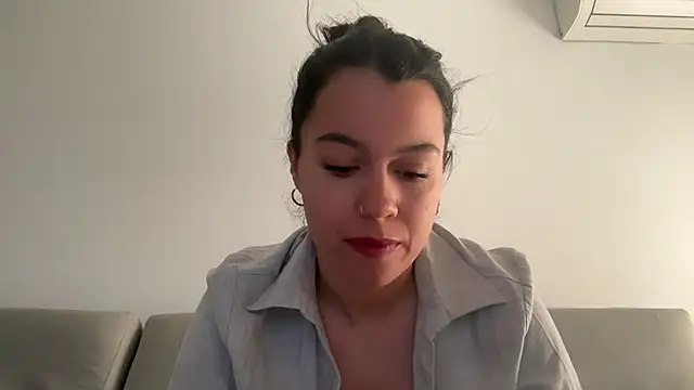 Snapshot of AmaraBella69 chatting on February 10, 9:36 am AmaraBella69 online show from February 10, 9:36 am
