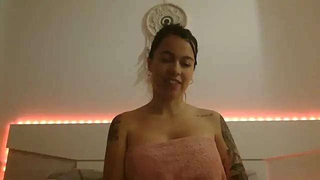 Snapshot of AmaraBella69 chatting on February 15, 11:14 pm AmaraBella69 online show from February 15, 11:14 pm