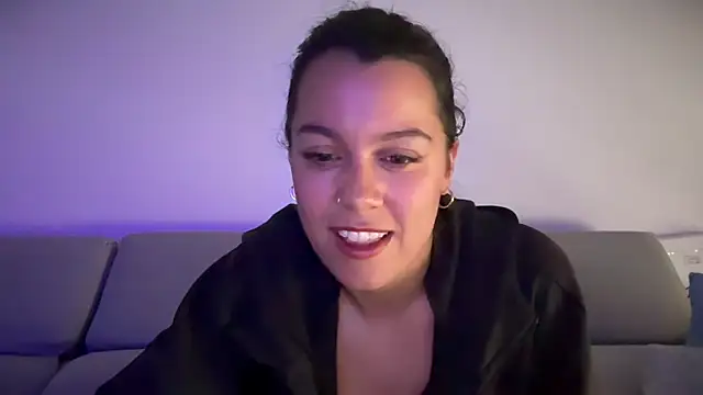 Snapshot of AmaraBella69 chatting on October 21, 9:21 am AmaraBella69 online show from October 21, 9:21 am