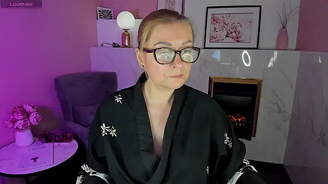 AlexandraKind online show from February 4, 4:39 pm