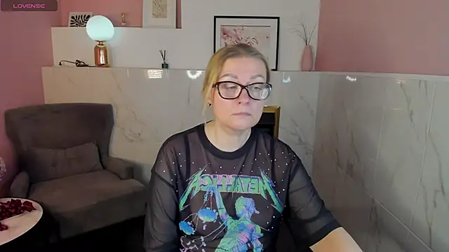 AlexandraKind online show from February 17, 11:44 am