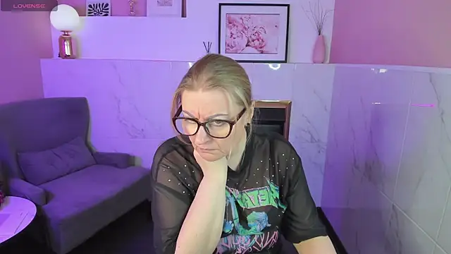 AlexandraKind online show from February 23, 5:50 pm