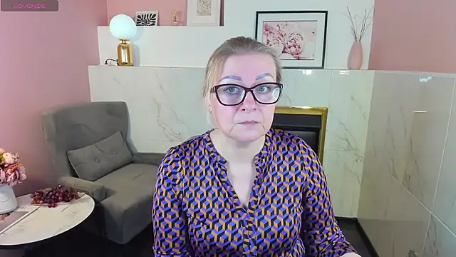 AlexandraKind online show from February 26, 9:05 pm