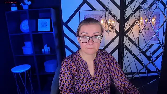 AlexandraKind online show from March 3, 1:20 pm