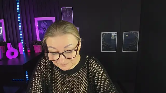 AlexandraKind online show from March 10, 7:50 pm