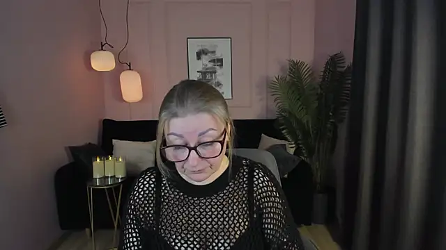 AlexandraKind online show from March 11, 9:15 pm