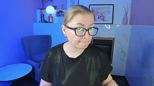 AlexandraKind online show from March 15, 7:59 pm