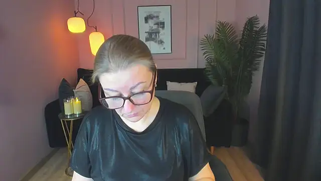 AlexandraKind online show from March 17, 1:50 pm