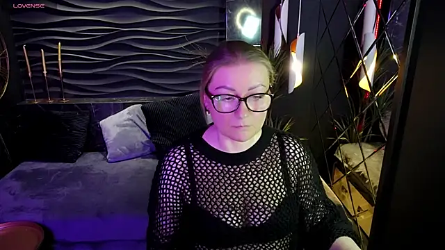 AlexandraKind online show from March 19, 4:45 pm