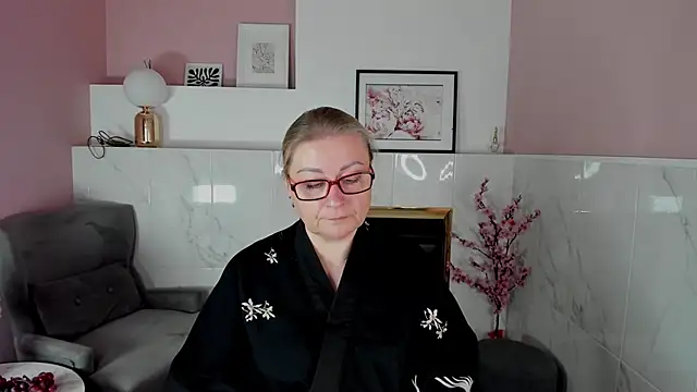 AlexandraKind online show from October 4, 1:42 pm