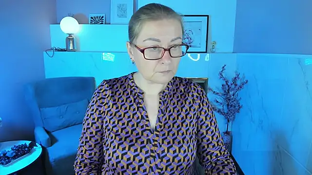 AlexandraKind online show from November 3, 8:32 pm