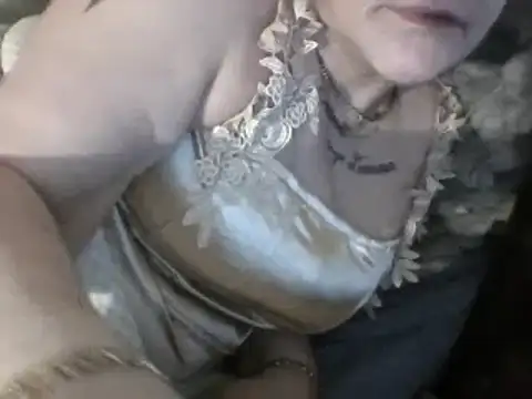 housewife shantie online show from March 5, 1:42 am