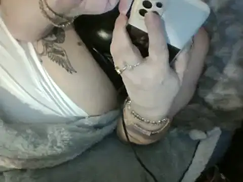 housewife shantie online show from March 15, 11:40 am