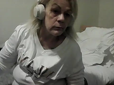 housewife shantie online show from November 14, 2:27 pm