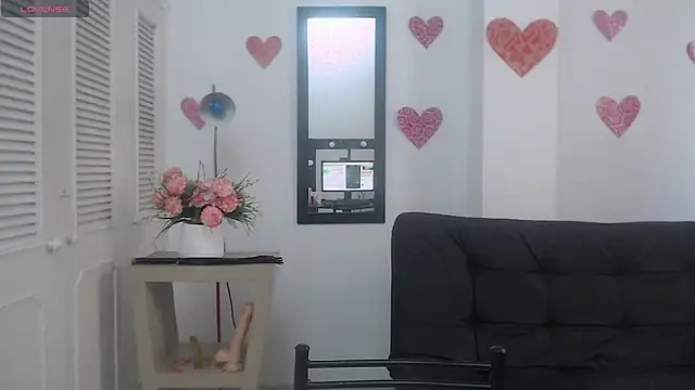 Snapshot of lulu_25_ chatting on December 23, 12:30 pm lulu 25 online show from December 23, 12:30 pm