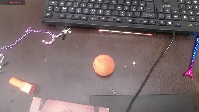 Snapshot of lulu_25_ chatting on December 24, 4:33 am lulu 25 online show from December 24, 4:33 am