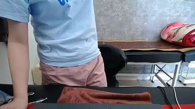 HotQueen online show from October 30, 3:30 am