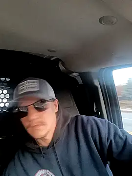 Snapshot of ChuckyyDee chatting on December 18, 12:18 pm ChuckyyDee online show from December 18, 12:18 pm