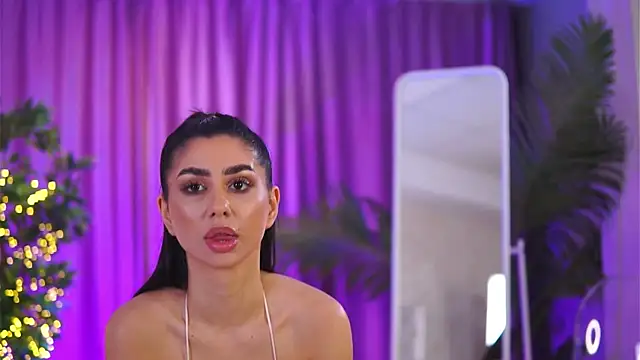 Snapshot of YemayaLuna chatting on December 10, 11:40 pm YemayaLuna online show from December 10, 11:40 pm