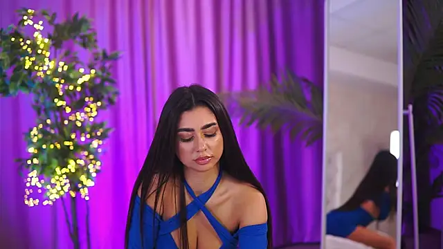 Snapshot of YemayaLuna chatting on December 11, 8:18 pm YemayaLuna online show from December 11, 8:18 pm