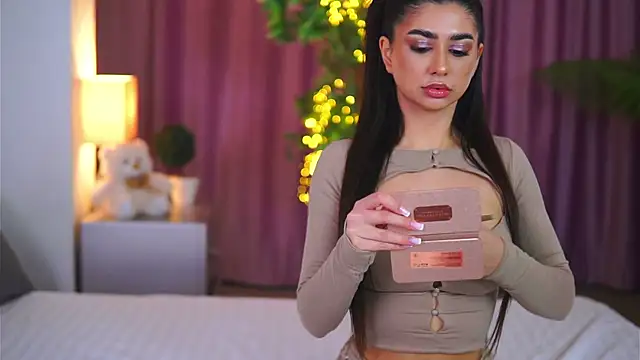 Snapshot of YemayaLuna chatting on December 25, 10:05 pm YemayaLuna online show from December 25, 10:05 pm