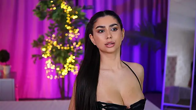 Snapshot of YemayaLuna chatting on January 15, 2:17 am YemayaLuna online show from January 15, 2:17 am