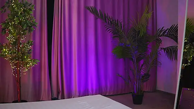 Snapshot of YemayaLuna chatting on February 21, 8:38 pm YemayaLuna online show from February 21, 8:38 pm