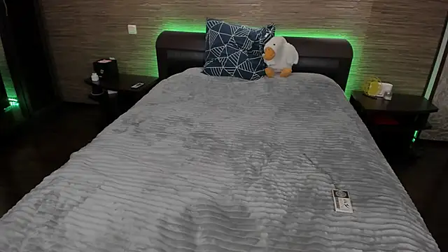 Snapshot of Lust_One_ chatting on December 13, 7:43 pm Lust One online show from December 13, 7:43 pm