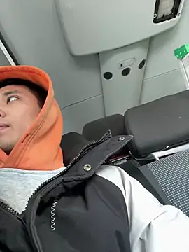 lilywithpuppy online show from February 4, 3:29 pm