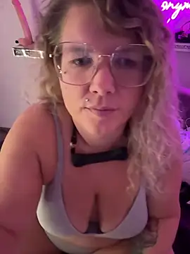 CurvyAnonymousGirl89 online show from September 13, 3:56 pm