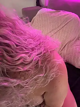 CurvyAnonymousGirl89 online show from October 19, 6:30 pm